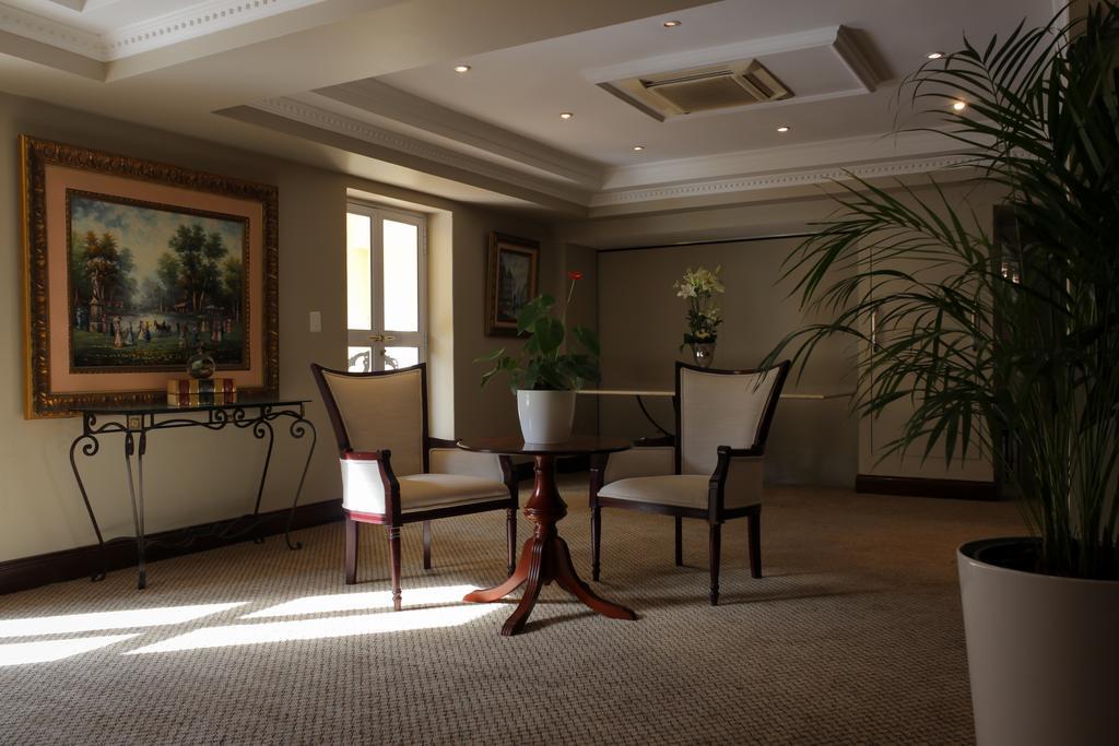 Hotel Le Vendome Kapstaden Exteriör bild The interior of the hotel