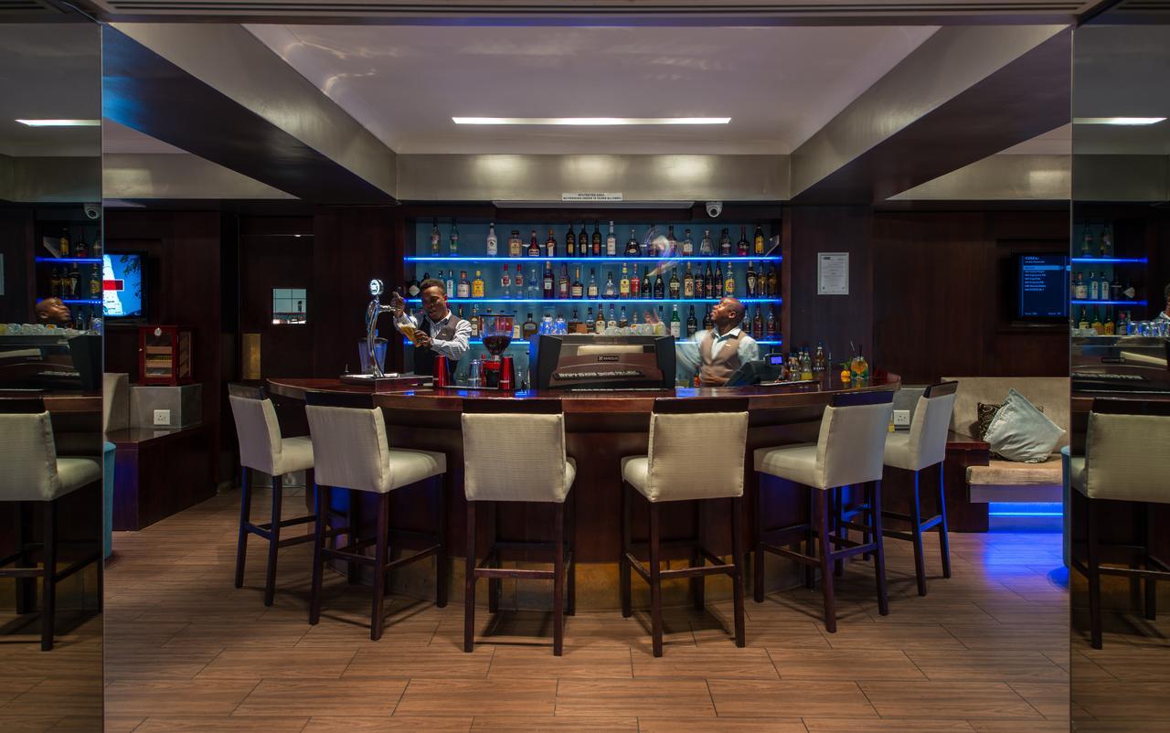 Hotel Le Vendome Kapstaden Exteriör bild The bar at the lounge